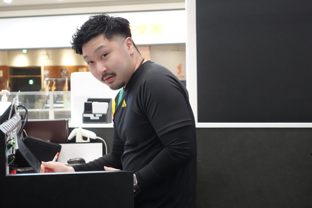 ソフネットジャパンで働くスタッフ同士の様子