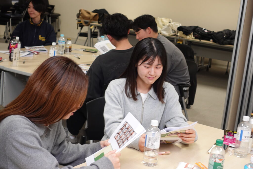 お客様と向き合うソフネットジャパンのストレッチトレーナー