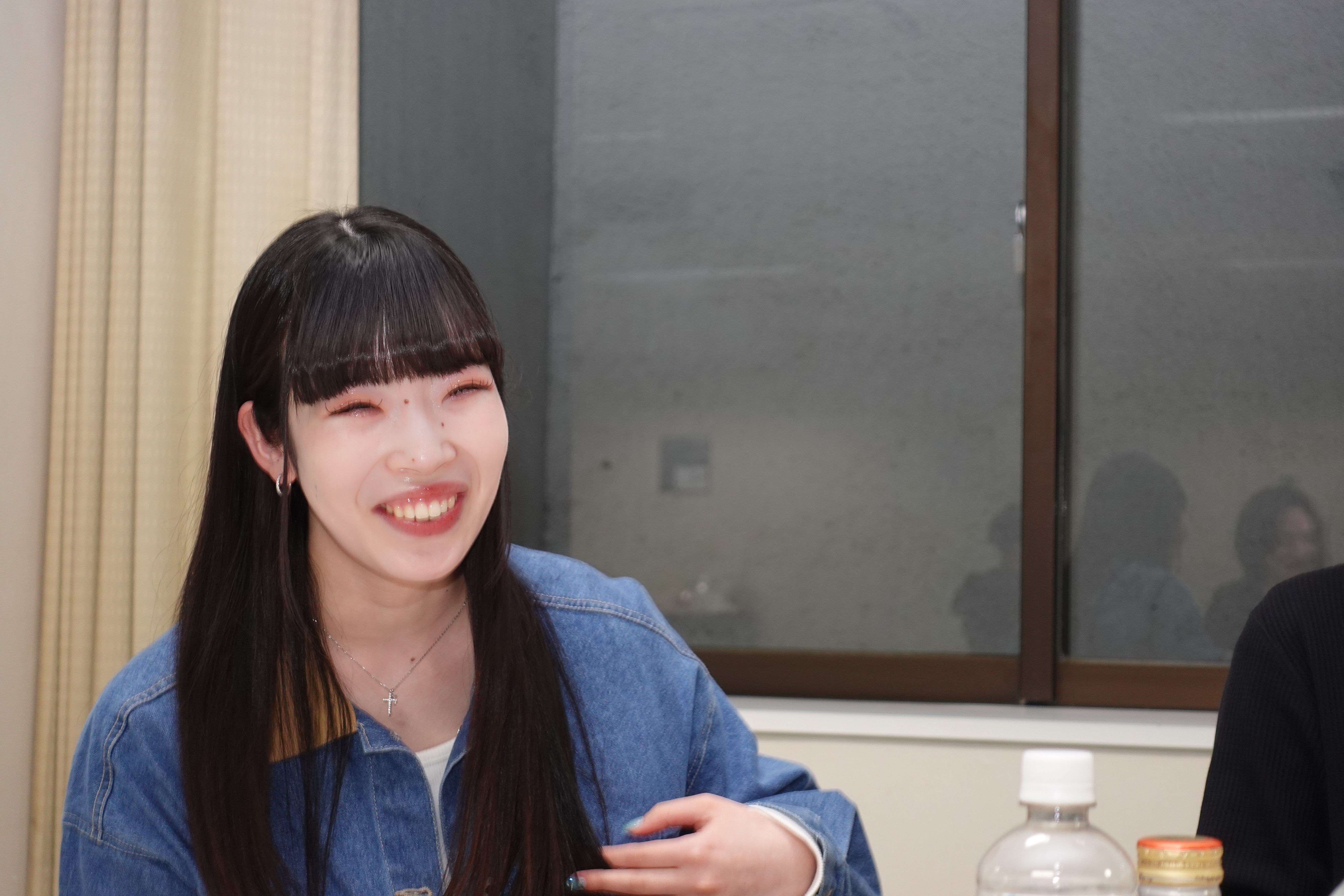 ソフネットジャパンの社員が仕事に取り組んでいる様子