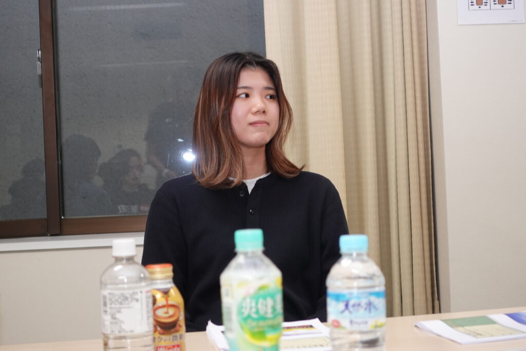 「どう思う?」より、具体的な出来事から始める