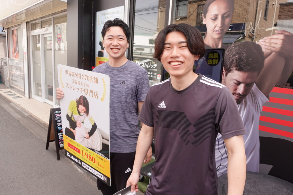 Dr.stretch秋津店でお客様と向き合うトレーナー