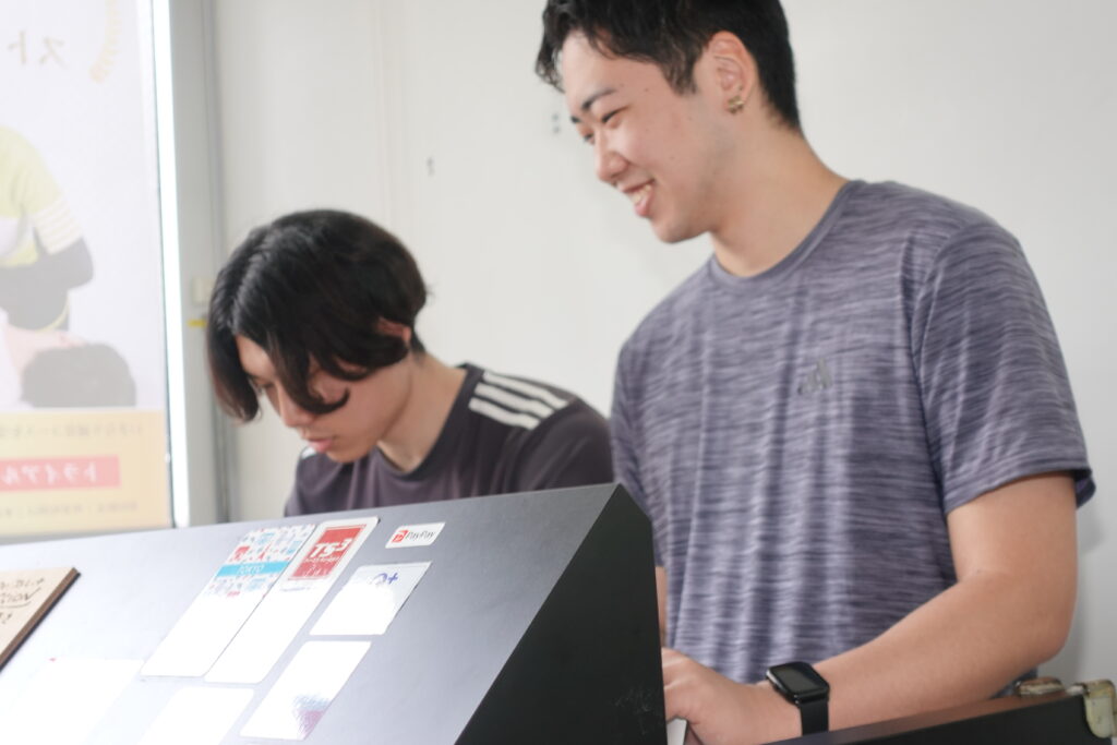 仲間と協力しながら成長するDr.stretchのスタッフ