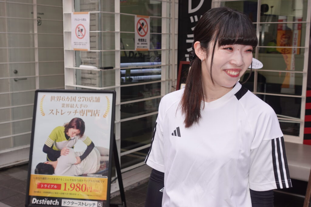 仲間と支え合いながら働くソフネットジャパンのスタッフ