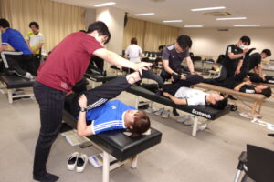 Dr.stretch国立店で働くトレーナーの様子