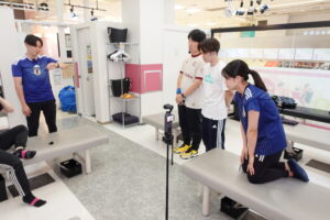 お客様と向き合うストレッチトレーナー