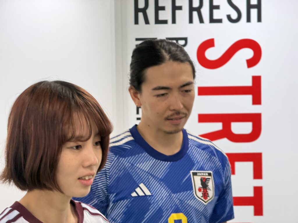 ストレッチトレーナーがお客様と向き合う様子