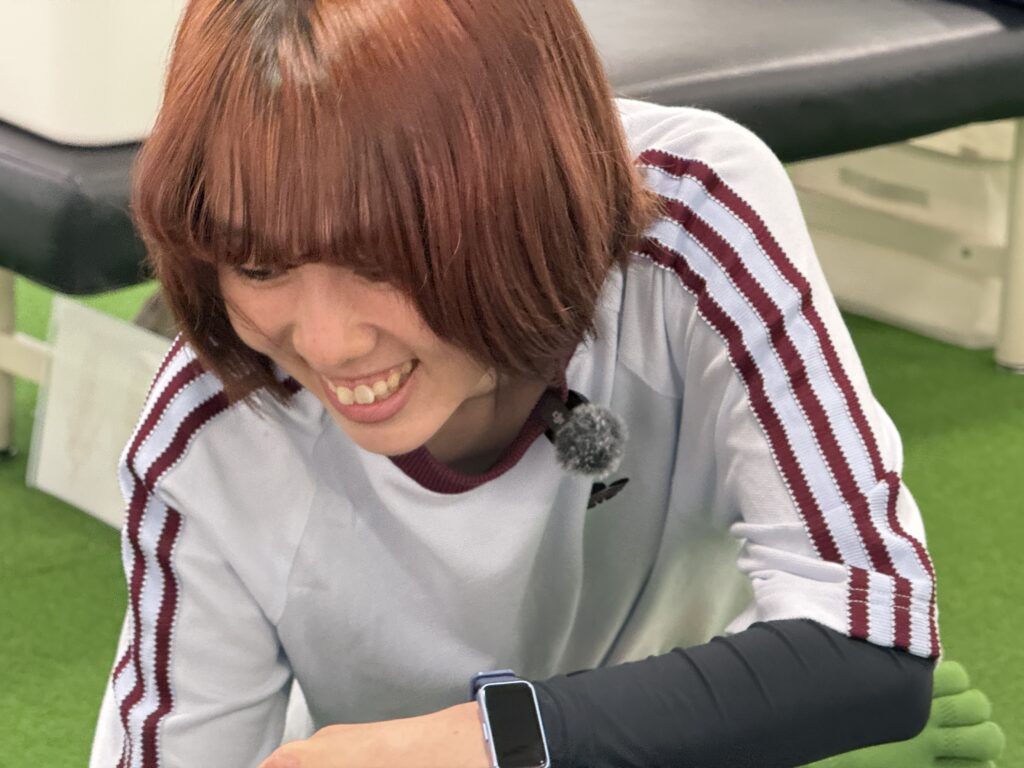 ドクターストレッチでお客様と向き合うトレーナーの様子