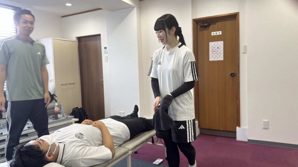 Dr.stretchでお客様と向き合うトレーナーの様子
