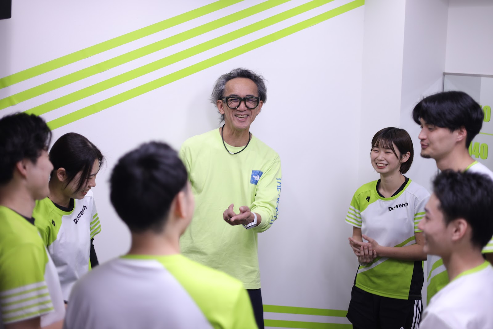 Dr.ストレッチ店舗で働く接客で大切にしたい考え方を新卒が応募前に整理する方法に関連するソフネットジャパン / Dr.ストレッチ / ヘアーランドのスタッフ・トレーナーの写真 1
