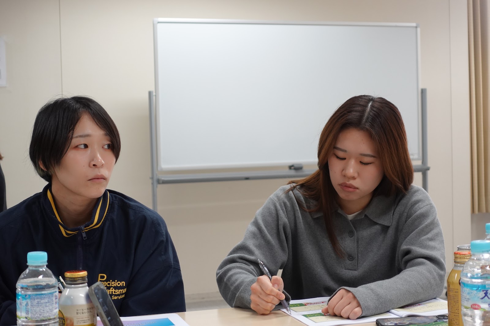 ソフネットジャパンの研修で学ぶ様子 1