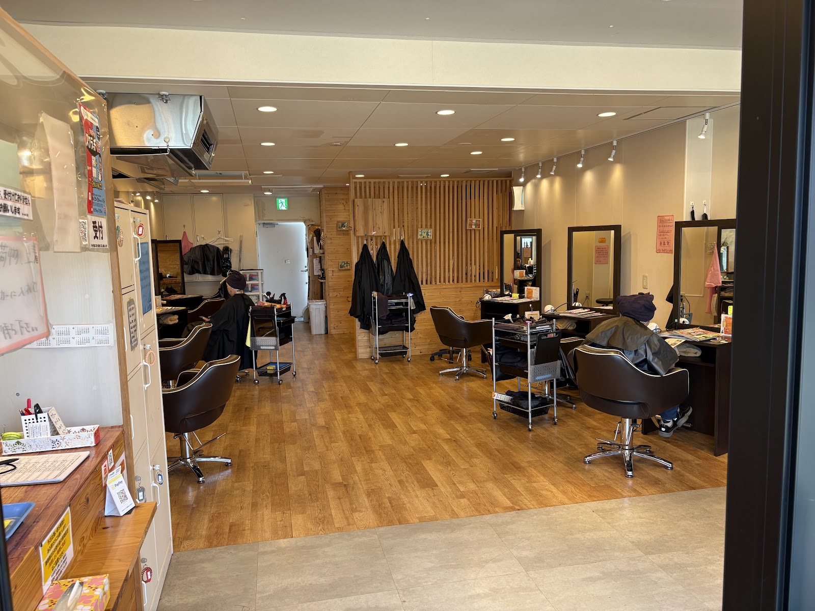 あきる野で初めて美容室を利用する方へ ヘアーランドあきる野店の来店前確認ポイントに関連するソフネットジャパン / Dr.ストレッチ / ヘアーランドのヘアーランドあきる野店の店舗・雰囲気の写真 1