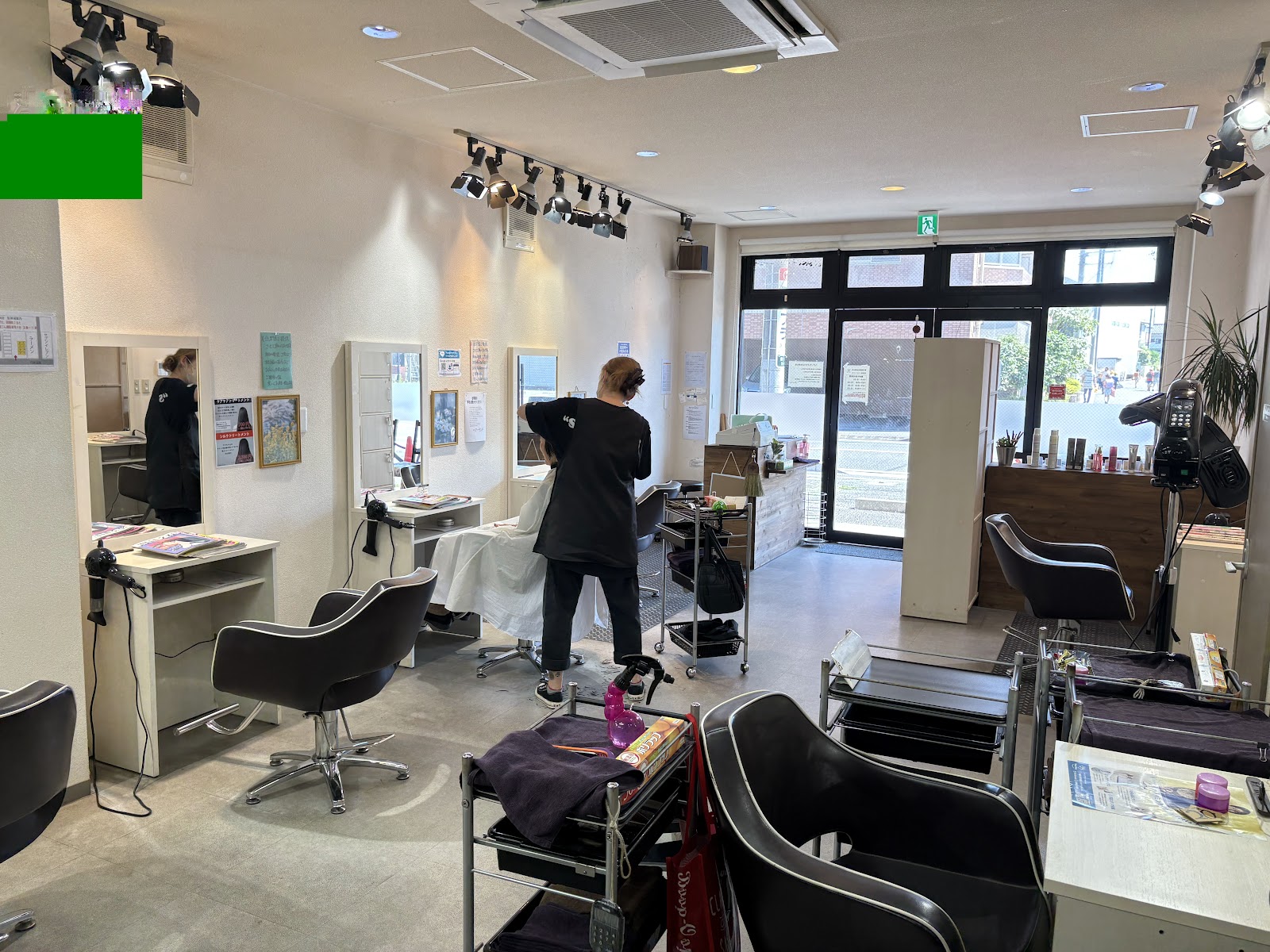 入間で髪を整えるタイミングを考える方へ|ヘアーランド入間店で初めて相談するときの準備に関連するソフネットジャパン / Dr.ストレッチ / ヘアーランドのヘアーランド入間店の店舗・雰囲気の写真 2